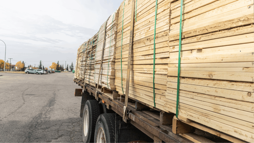 Dowieziemy drewno konstrukcyjne prosto pod wskazany przez Ciebie adres
